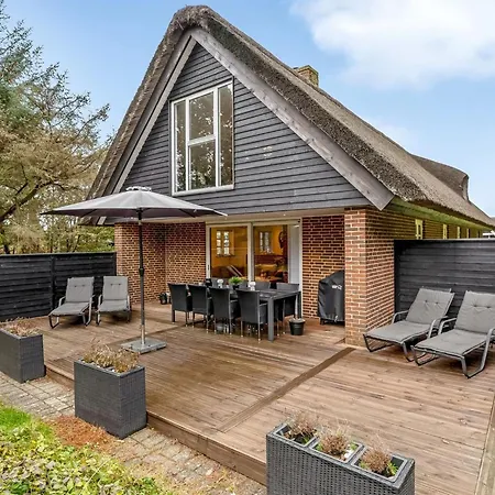 Thomine - 1-5km From The Sea By Interhome *